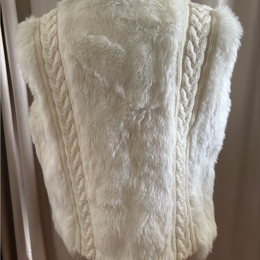 VINTAGE! Donna Saylers’ Fabulous Furs White Faux Fur Vest - Picture 4 of 6